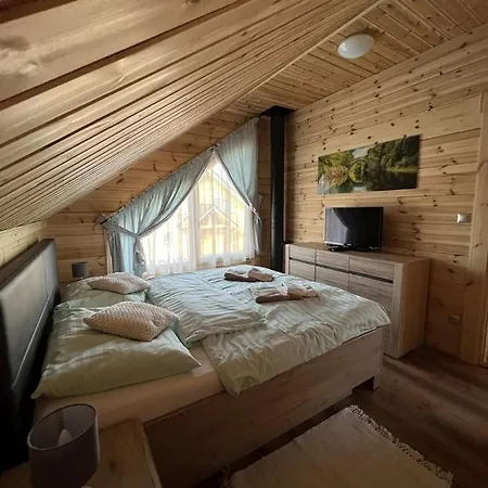 Zrub Trixy Feriehus Vel'ka Lomnica